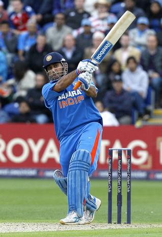 Injury played huge part in England debacle: Dhoni